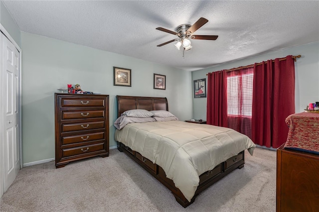 1000 S Semoran Blvd Unit 604, Winter Park, FL 32792 - bedroom featuring light colored carpet, a textured ceiling, a closet, ceiling fan, and baseboards