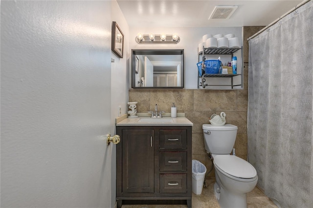 1000 S Semoran Blvd Unit 604, Winter Park, FL 32792 - full bathroom featuring toilet, vanity, tile walls, and a shower with shower curtain