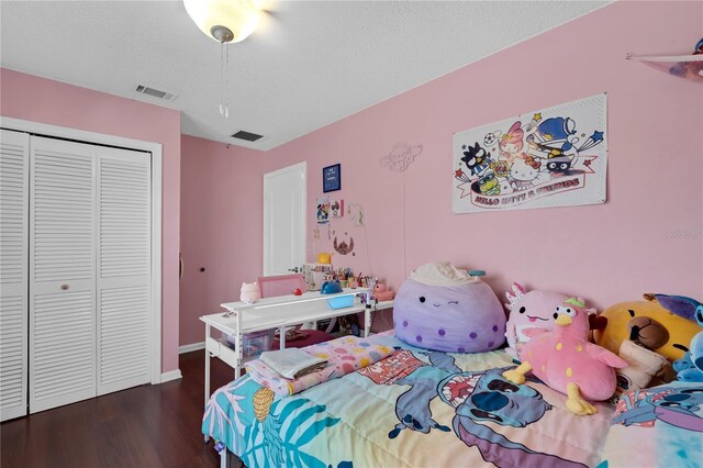 19367 NW 13th St, Pembroke Pines, FL 33029 - bedroom with a closet, wood finished floors, baseboards, and a textured ceiling
