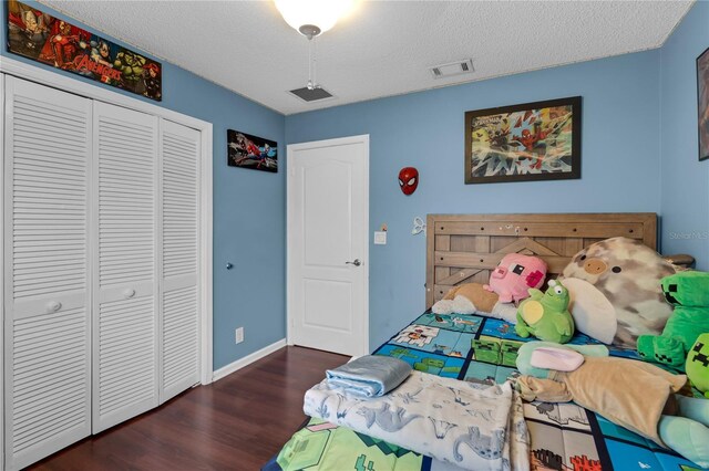 19367 NW 13th St, Pembroke Pines, FL 33029 - bedroom with wood finished floors, a closet, and a textured ceiling