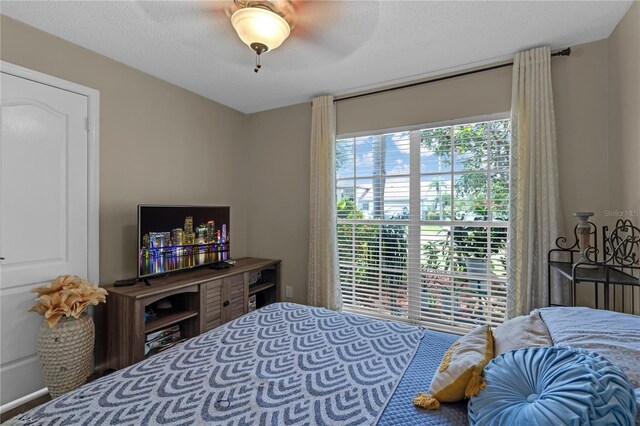 19367 NW 13th St, Pembroke Pines, FL 33029 - bedroom featuring a ceiling fan