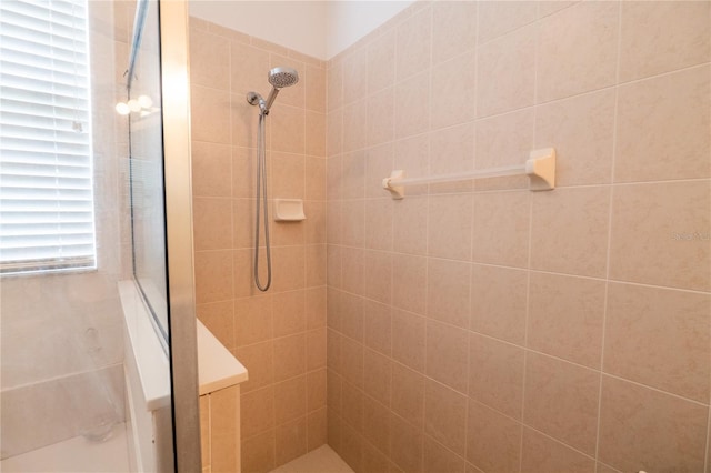 1780 Nature Cove Ln, Clermont, FL 34711 - full bath featuring tiled shower