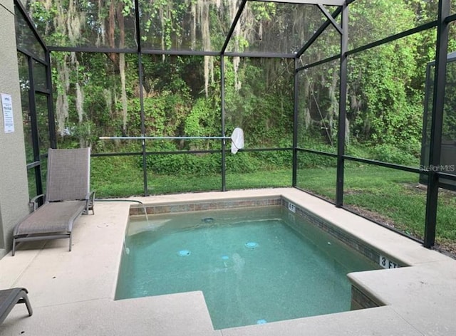 8894 Candy Palm Rd, Kissimmee, FL 34747 - outdoor pool with glass enclosure