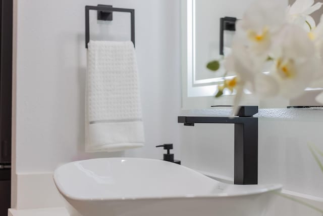 701 S Atlantic Ave Unit Ut21, New Smyrna Beach, FL 32169 - full bath featuring a soaking tub