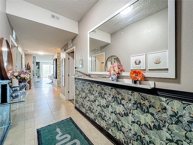 6336 Buford St Unit 207, Orlando, FL 32835 - reception area with a textured ceiling