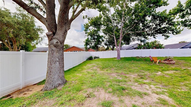 14723 Pine Cone Trl, Clermont, FL 34711 - fenced backyard with an outdoor fire pit