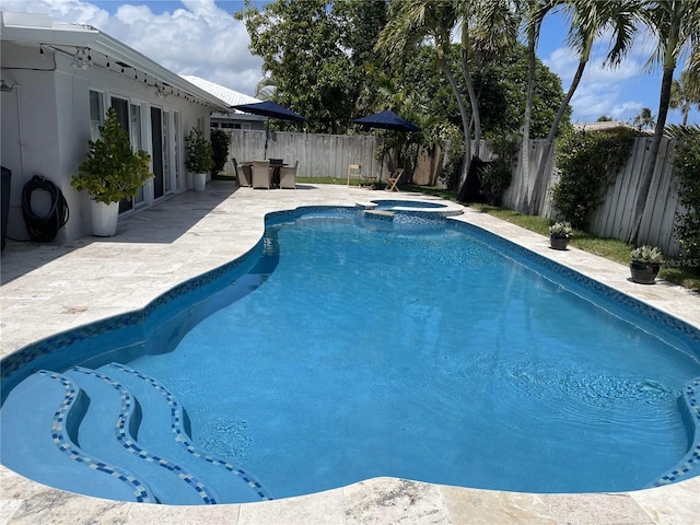 1120 SE 6th Ter, Pompano Beach, FL 33060 - view of pool featuring a patio, a fenced backyard, and a pool with connected hot tub