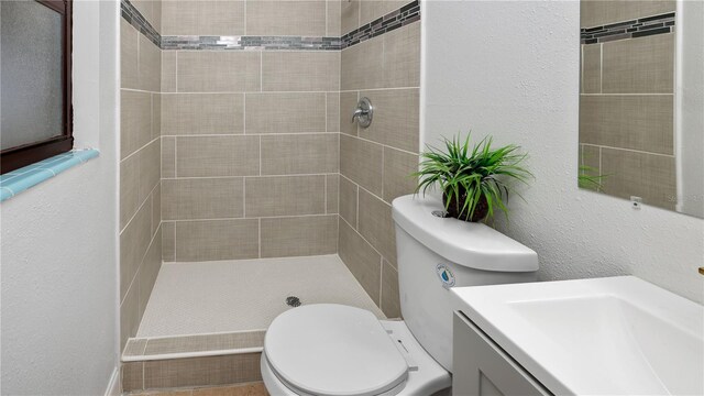2804 Clearfield Ave, Orlando, FL 32808 - full bathroom with vanity and tiled shower
