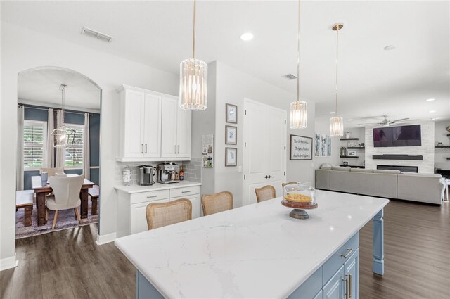25537 High Hampton Cir, Sorrento, FL 32776 - kitchen with a ceiling fan, backsplash, dark wood-type flooring, and recessed lighting