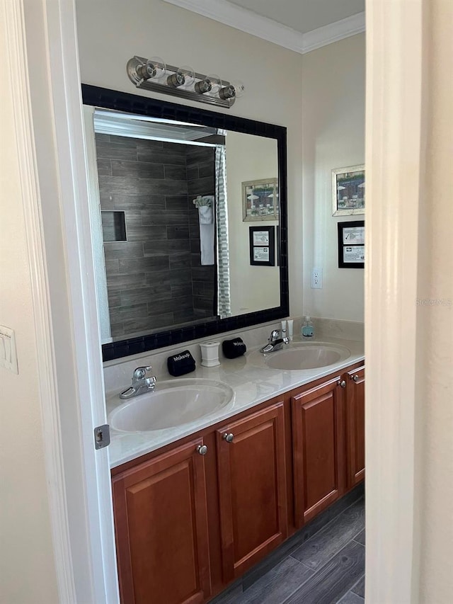 160 Calabay Parc Blvd, Davenport, FL 33897 - bathroom with crown molding, double vanity, and a shower with curtain