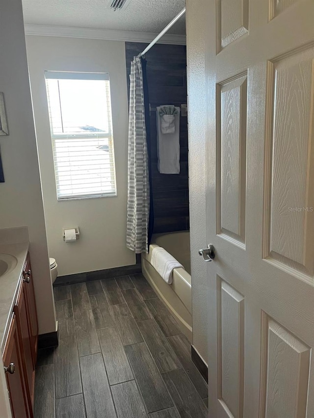 160 Calabay Parc Blvd, Davenport, FL 33897 - bathroom with vanity, wood finished floors, crown molding, and shower / bathtub combination with curtain