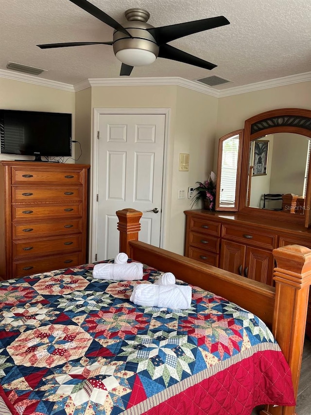 160 Calabay Parc Blvd, Davenport, FL 33897 - bedroom featuring a textured ceiling, ornamental molding, and a ceiling fan