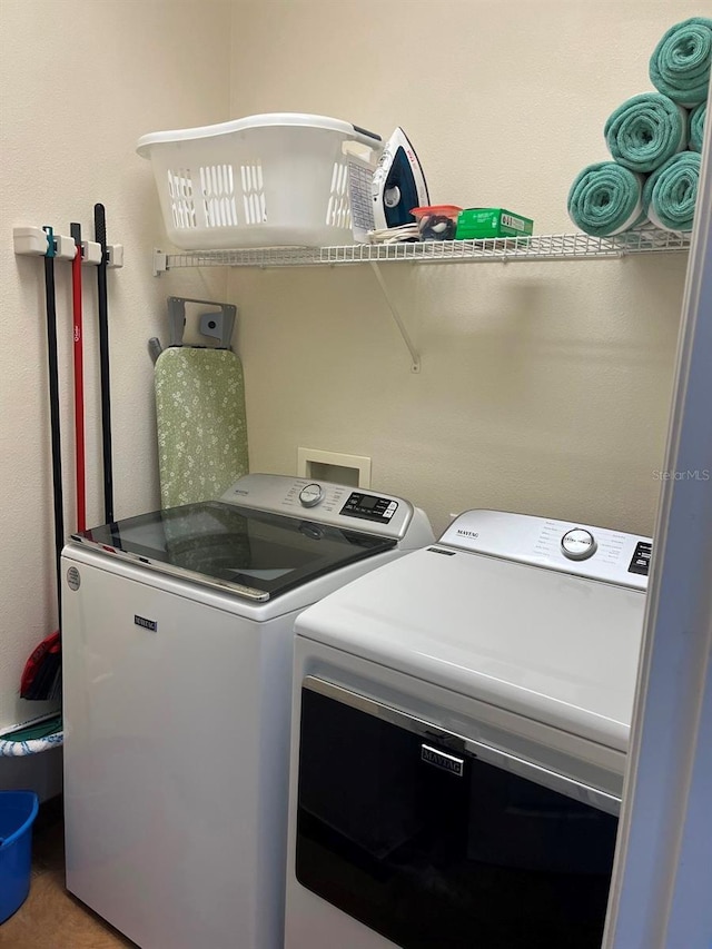 160 Calabay Parc Blvd, Davenport, FL 33897 - laundry room with washing machine and clothes dryer