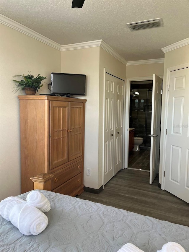 160 Calabay Parc Blvd, Davenport, FL 33897 - bedroom featuring dark wood-style flooring, ornamental molding, ensuite bathroom, and a textured ceiling
