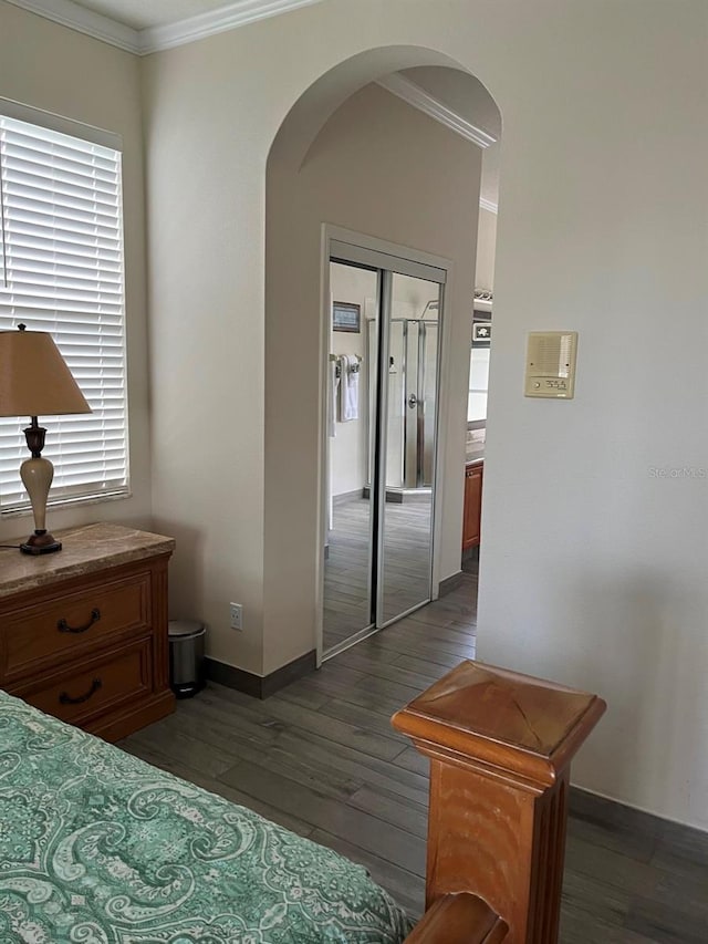 160 Calabay Parc Blvd, Davenport, FL 33897 - bedroom with arched walkways, crown molding, dark wood-type flooring, and a closet