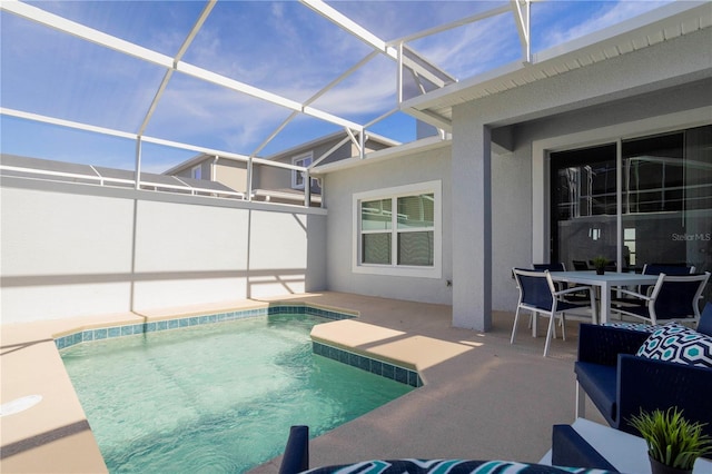 1070 Splash Shot Pl, Davenport, FL 33896 - outdoor pool with a patio, a lanai, and outdoor dining area