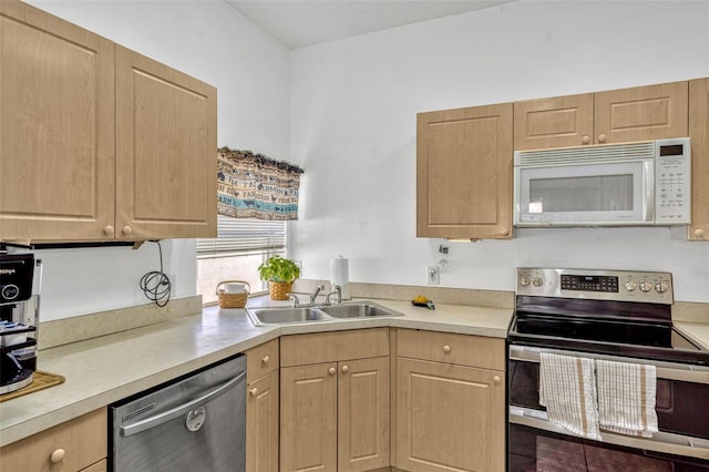 8152 Fan Palm Way, Kissimmee, FL 34747 - kitchen featuring stainless steel appliances, light brown cabinets, and light countertops