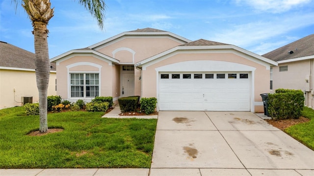 8152 Fan Palm Way, Kissimmee, FL 34747 - ranch-style house with stucco siding, an attached garage, driveway, and a front yard