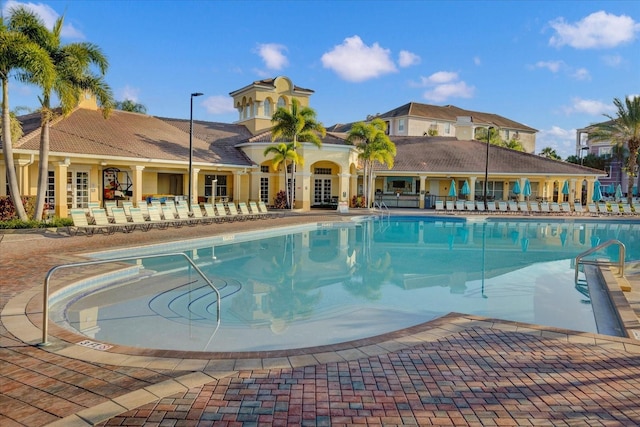 5012 Shoreway Loop Unit 10107, Orlando, FL 32819 - community pool with a patio