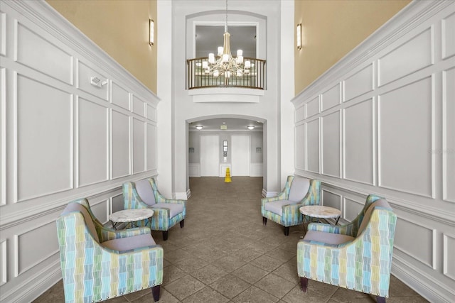 5012 Shoreway Loop Unit 10107, Orlando, FL 32819 - building lobby featuring a decorative wall and a towering ceiling