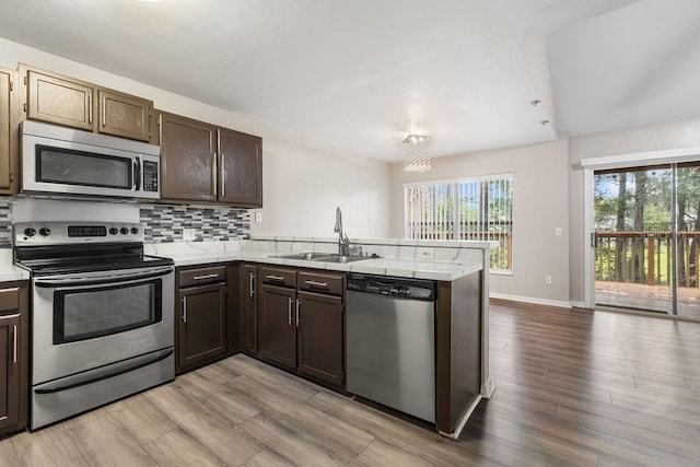 2825 NW 104th Ct Unit B, Gainesville, FL 32606 - kitchen with stainless steel appliances, a sink, a peninsula, and light countertops