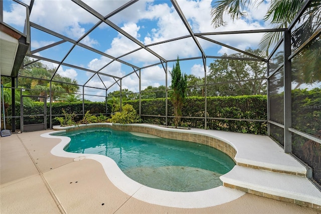 8108 Via Bella Notte, Orlando, FL 32836 - swimming pool with a patio and a lanai