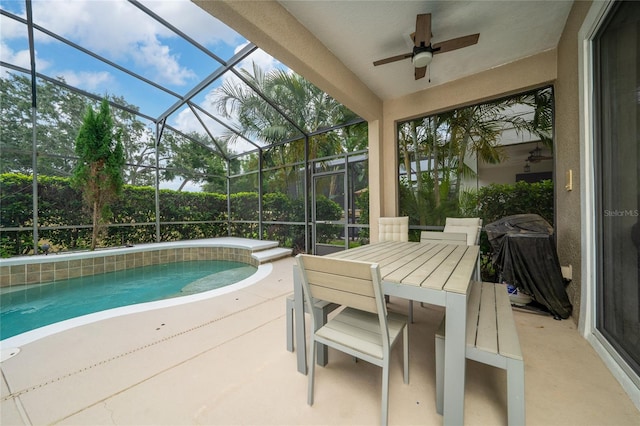 8108 Via Bella Notte, Orlando, FL 32836 - swimming pool featuring a patio, ceiling fan, outdoor dining area, and a lanai