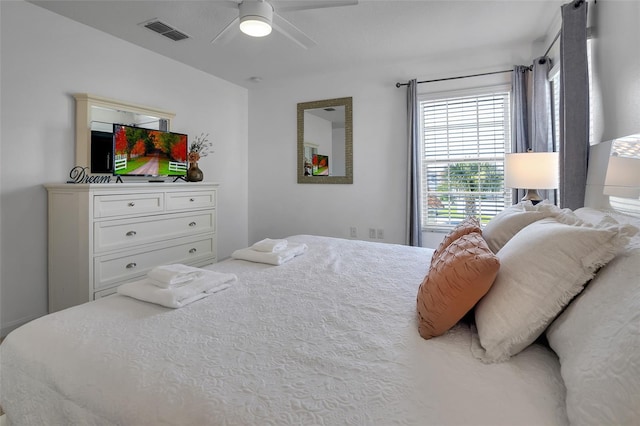 381 Cabello Dr, Davenport, FL 33837 - bedroom with a ceiling fan