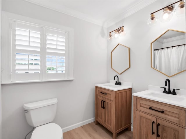 1105 Appleton Ave, Orlando, FL 32806 - full bath with two vanities, wood finished floors, and crown molding