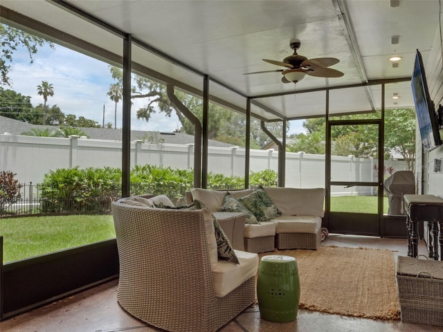 1105 Appleton Ave, Orlando, FL 32806 - sunroom / solarium with ceiling fan and an outdoor hangout area
