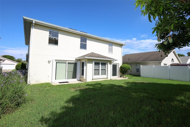 2205 Wyndam Way, Kissimmee, FL 34743 - back of property with stucco siding