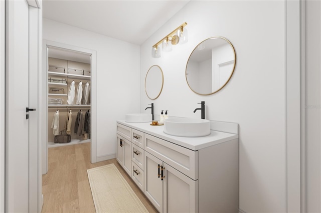 8735 Rancho Ct, Orlando, FL 32836 - full bath with double vanity, wood finished floors, and a spacious closet