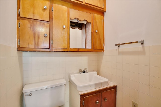 1607 Lindale Ave, Eustis, FL 32726 - half bathroom with tile walls and vanity