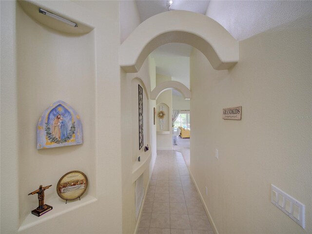 456 Old Bridge Cir, Davenport, FL 33897 - corridor featuring light tile patterned flooring and arched walkways