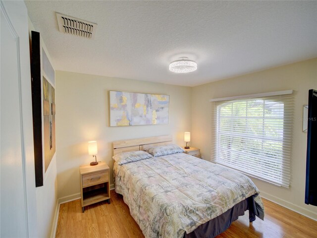 456 Old Bridge Cir, Davenport, FL 33897 - bedroom featuring light wood-style flooring and a textured ceiling