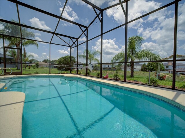 456 Old Bridge Cir, Davenport, FL 33897 - swimming pool featuring a lanai