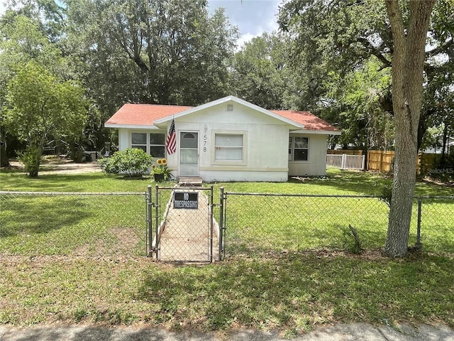 578 3rd St, Daytona Beach, FL 32117 - view of front facade featuring a gate and a fenced front yard