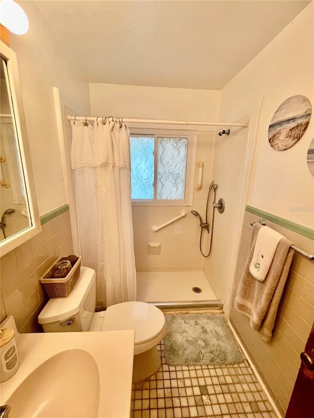 578 3rd St, Daytona Beach, FL 32117 - full bath with tile walls, a shower with shower curtain, a wainscoted wall, and tile patterned floors