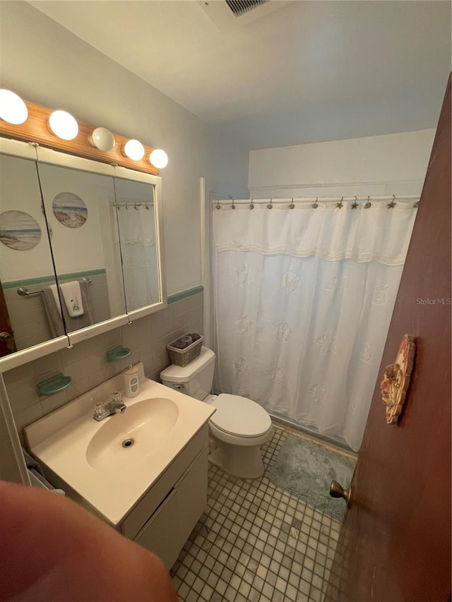 578 3rd St, Daytona Beach, FL 32117 - bathroom with vanity, tile patterned flooring, tile walls, wainscoting, and a shower with curtain