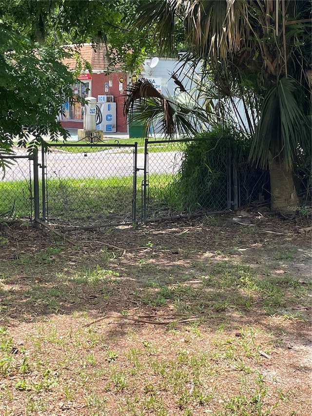578 3rd St, Daytona Beach, FL 32117 - view of yard