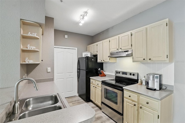 1125 Lake Shadow Cir Unit 5109, Maitland, FL 32751 - kitchen featuring stainless steel electric range, under cabinet range hood, light countertops, light wood-style flooring, and decorative backsplash