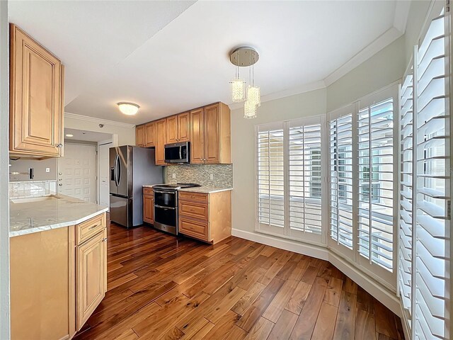 204 Quayside Cir Unit 601, Maitland, FL 32751 - kitchen with stainless steel appliances, crown molding, dark wood-type flooring, tasteful backsplash, and a chandelier