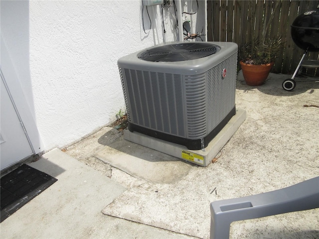 362 White Marsh Cir, Orlando, FL 32824 - exterior view of a cooling unit and stucco siding