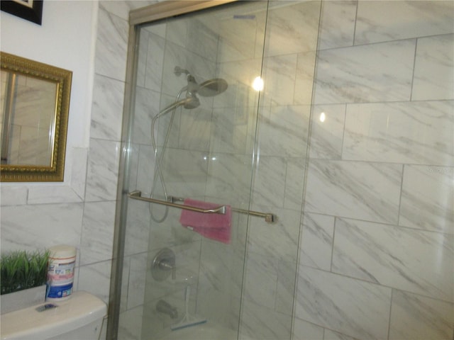 362 White Marsh Cir, Orlando, FL 32824 - bathroom with toilet and shower / bath combination with glass door