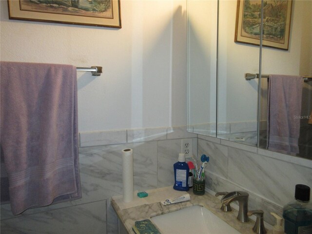 362 White Marsh Cir, Orlando, FL 32824 - bathroom with a sink