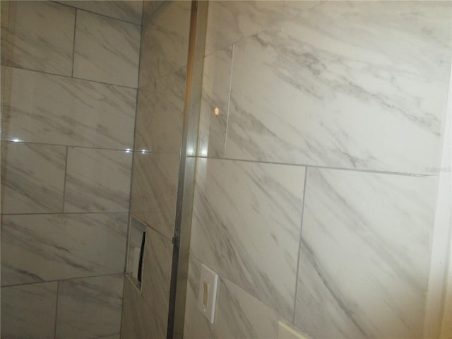 362 White Marsh Cir, Orlando, FL 32824 - bathroom view of tiled shower