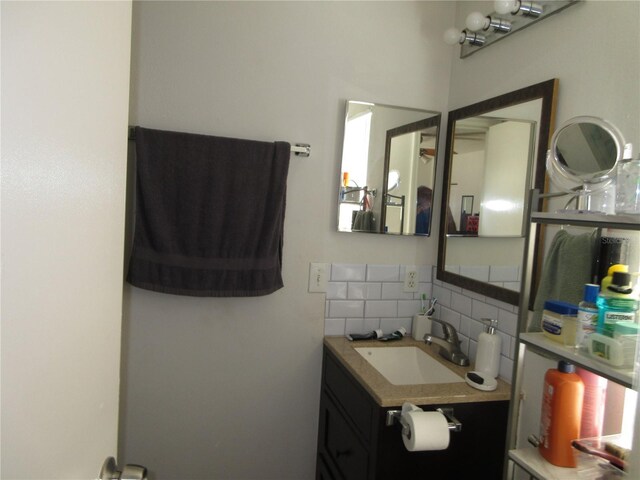 362 White Marsh Cir, Orlando, FL 32824 - bathroom featuring vanity and tasteful backsplash