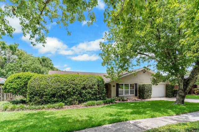 403 Broadview Ave, Altamonte Springs, FL 32701 - view of front of home featuring stucco siding, a garage, and concrete driveway