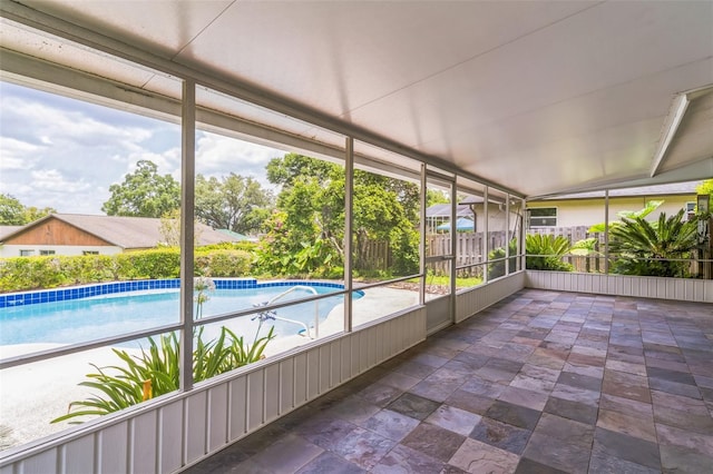 403 Broadview Ave, Altamonte Springs, FL 32701 - unfurnished sunroom featuring healthy amount of natural light and lofted ceiling