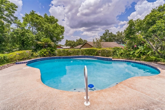 403 Broadview Ave, Altamonte Springs, FL 32701 - swimming pool featuring a patio area